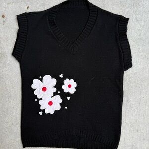 Vintage Women’s Black Floral Embroidered Preppy Vest M 20x25
